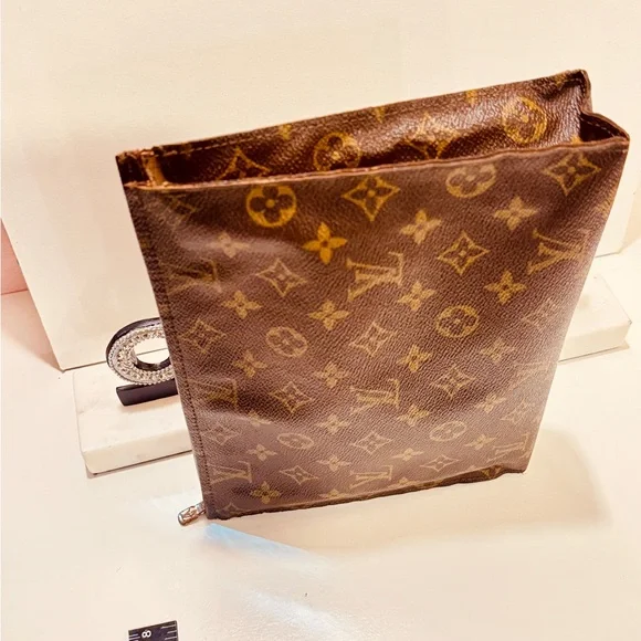 Louis Vuitton Monogram Cosmetics Brown Toiletry Bag - Picture 2 of 13